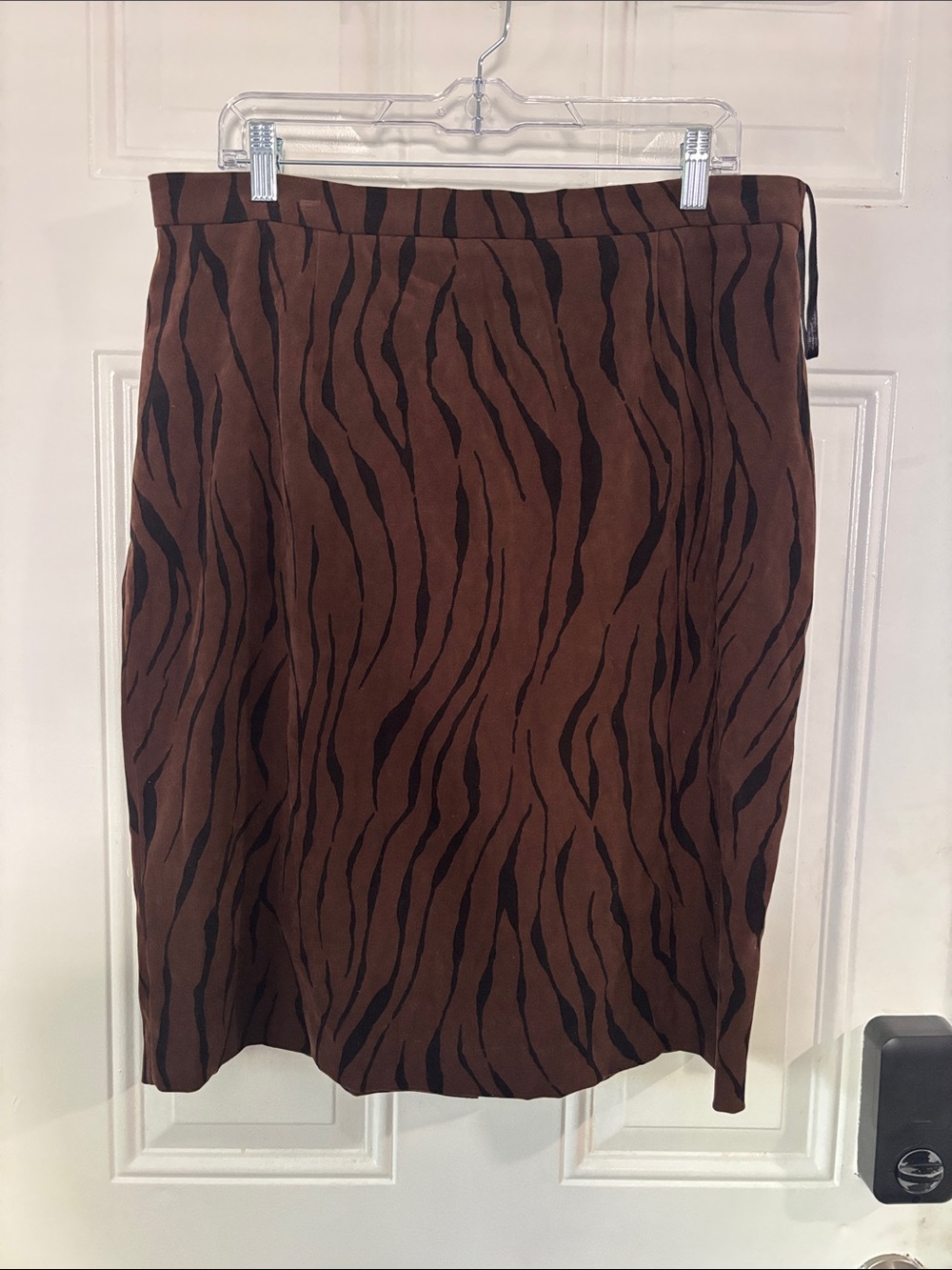 Vintage Nina Leonard Chocolate Brown and Black Zebra-Print Pencil Skirt Size 16